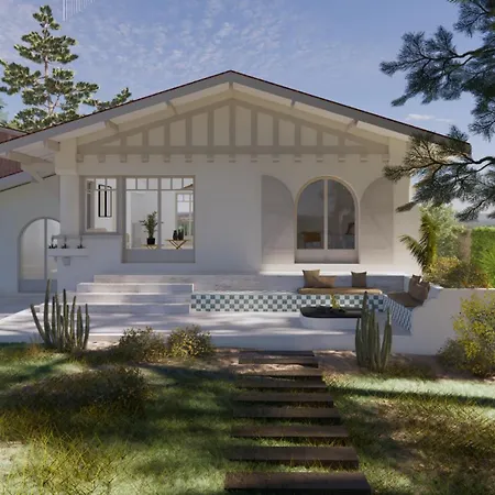 D'architecte Avec Piscine Et A Pied *