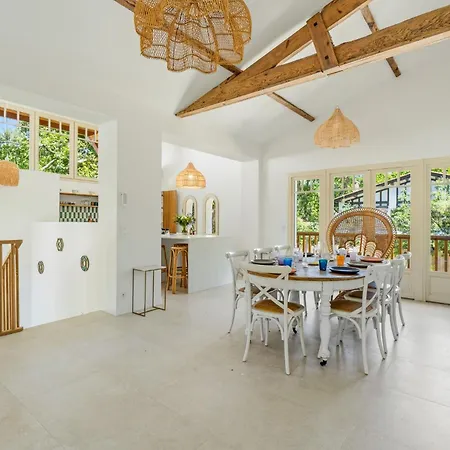 Villa D'exception Avec Piscine Et A Pied