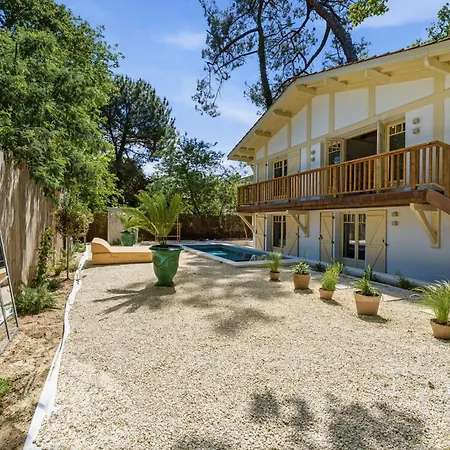 Villa D'exception Avec Piscine Et A Pied
