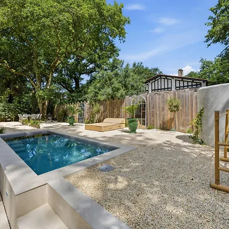 D'exception Avec Piscine Et A Pied *