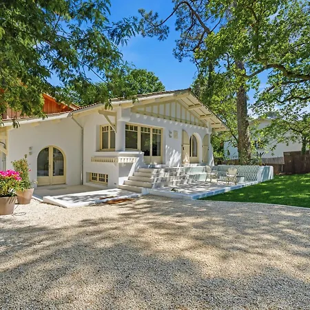 Villa D'exception Avec Piscine Et A Pied *